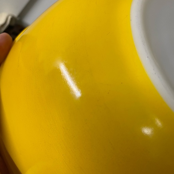 Vintage Pyrex Reverse Primary Yellow 403 mixing bowl 8.5” - Picture 8 of 10